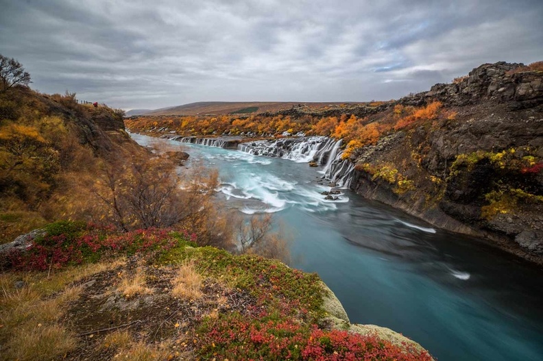  Водопад Hraunfossar-Исландия
