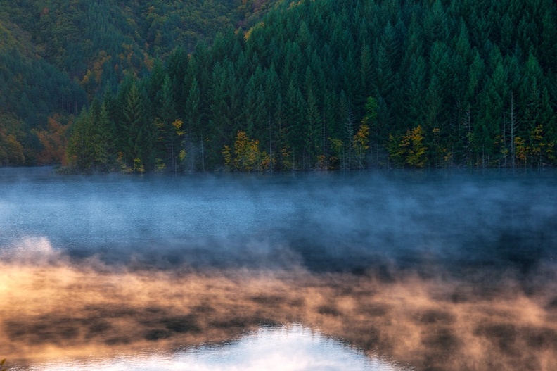 Мъгла над езерото